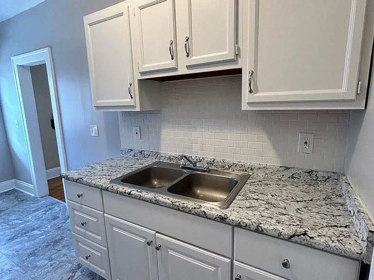 Highland Manor Apartments — Photo 9