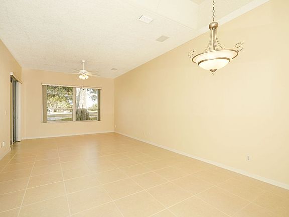3rd image of 1662 Woodland Dr