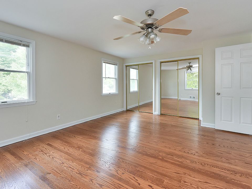 1st image of 210 Roseland Ave