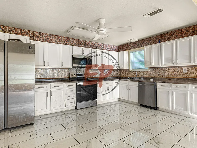 301 N Guadalupe St — Photo 8