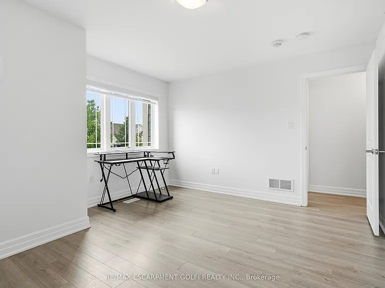 45 Dominion Cres — Photo 15