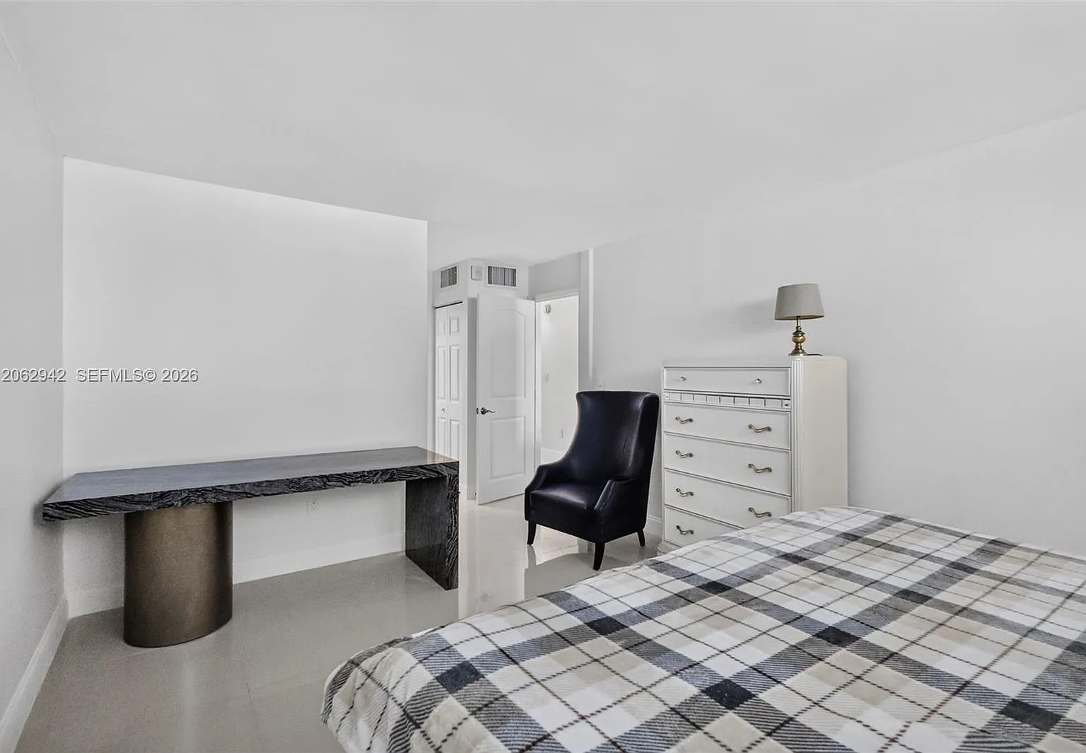 Eden Point North Condo — Photo 2