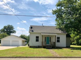 132 S East St, Hillsboro, IL 62049