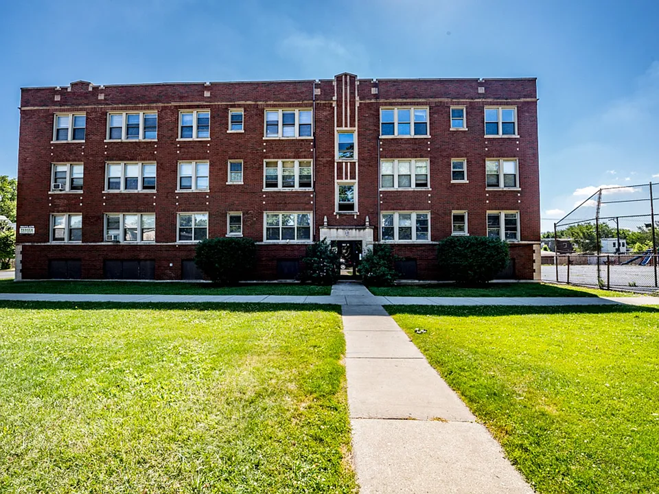 6705 S Michigan