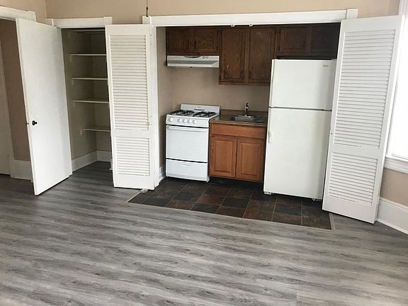 LR with kitchen doors open