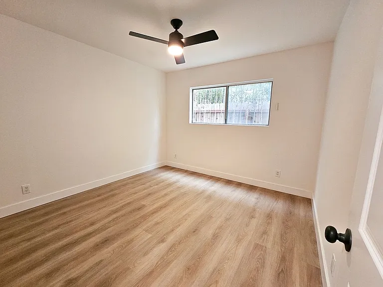 1307 S Ogden Dr #1C — Photo 15