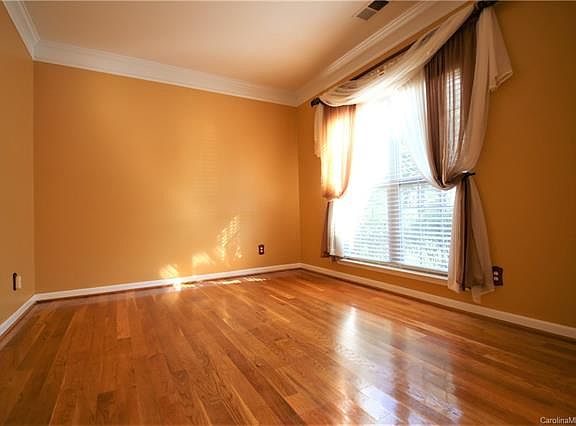 5th image of 3006 Hornell Pl