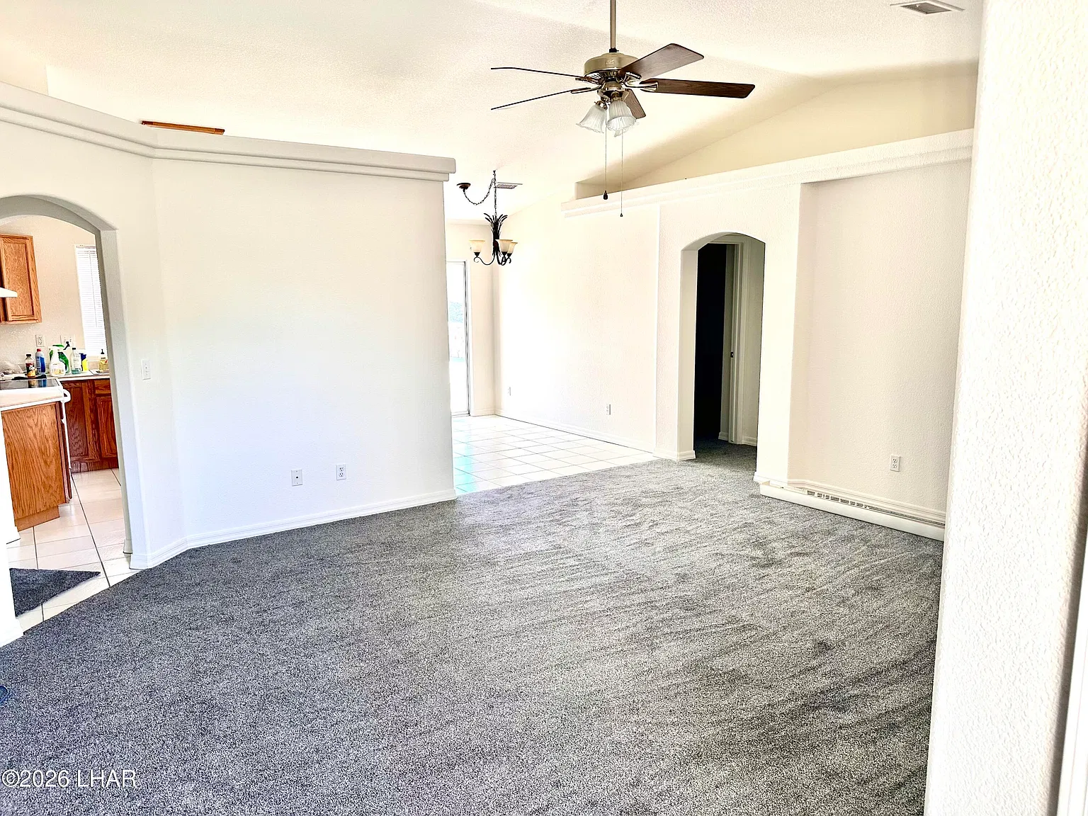 3 bed, 2.0 bath, 1306 sqft, $1,800 — Photo 3