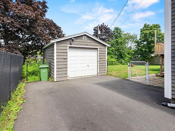 2nd image of 43 Candlewood Ln