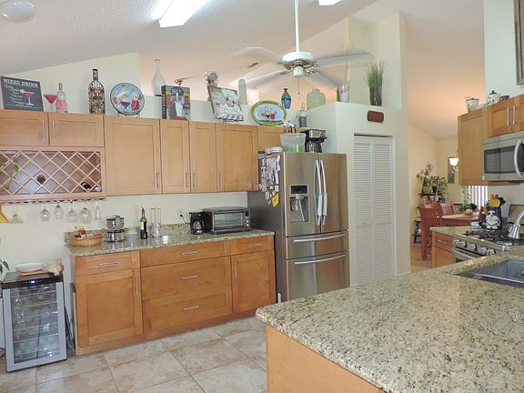 4th image of 2016 Blue Heron Dr