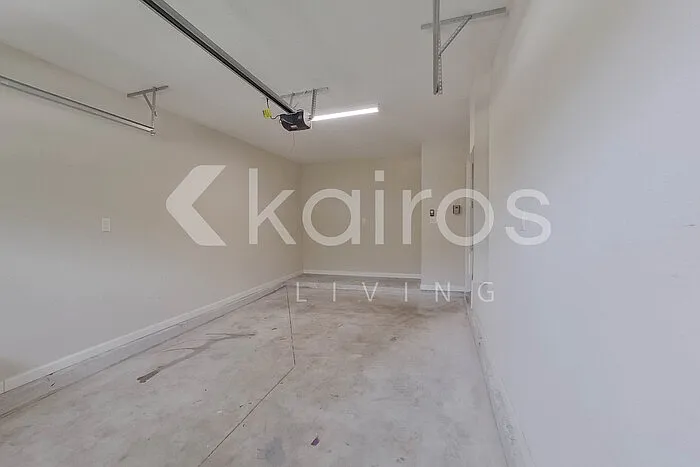 1319 Mull St — Photo 18