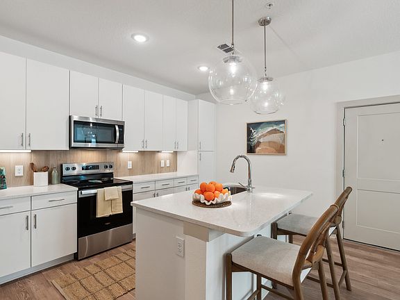 2nd image of 1005 Brentwood Dr #3-302