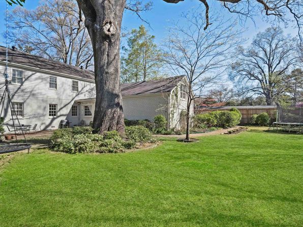 4915 Lake Dr, Memphis, TN 38117