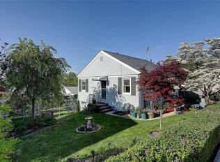 17 Horace St, Providence, RI 02909