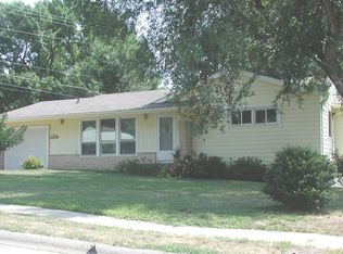 1405 Freeman Dr, Bellevue, NE 68005