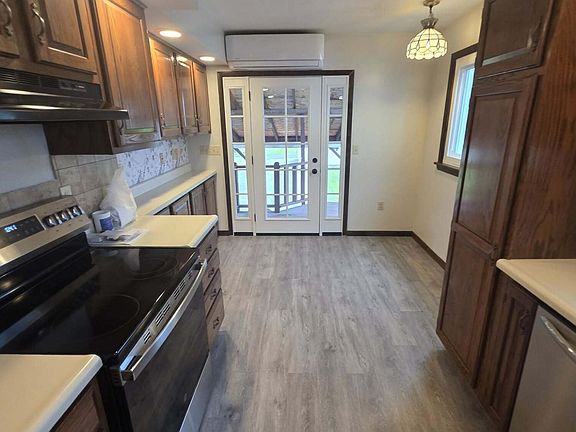 3rd image of 410 Poplar St