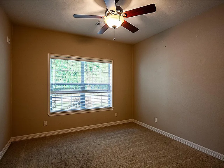 289 Broadmoor Dr — Photo 16