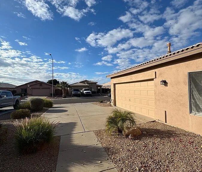 9450 W Quail Ave — Photo 2