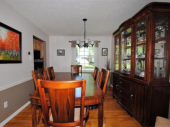 5th image of 33625 Carriage Park Dr
