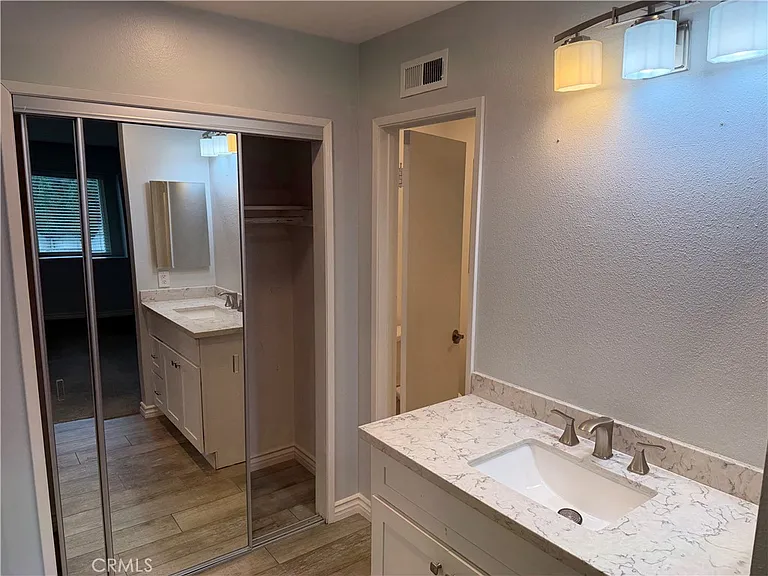 511 Mariposa Ave — Photo 16