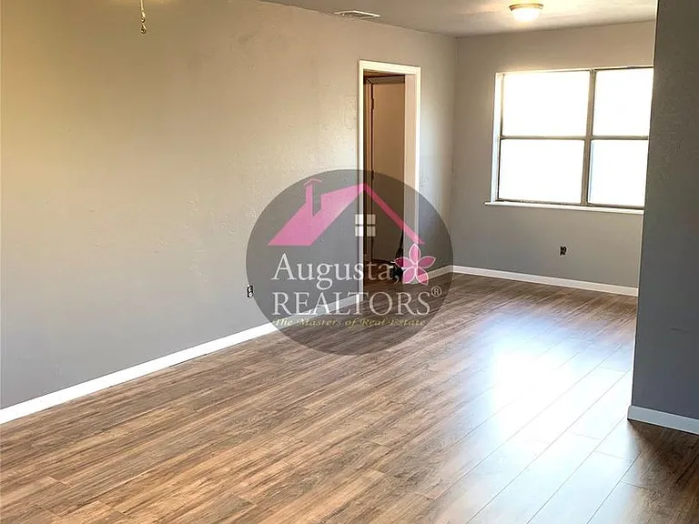 4 Carson Cir — Photo 3