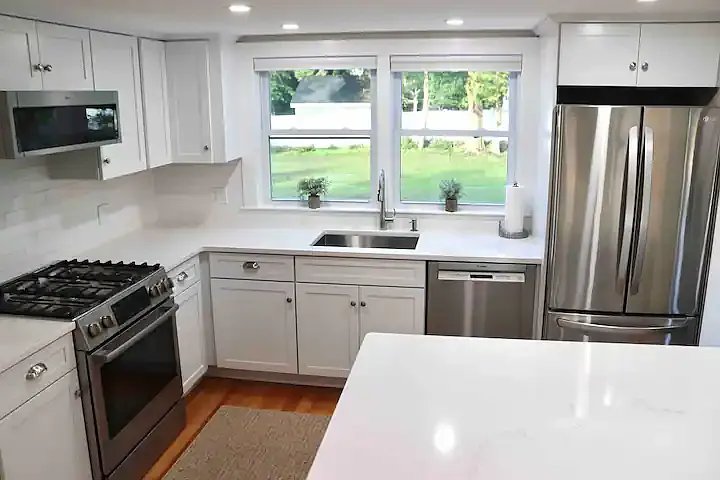 10 N Pleasant St — Photo 3