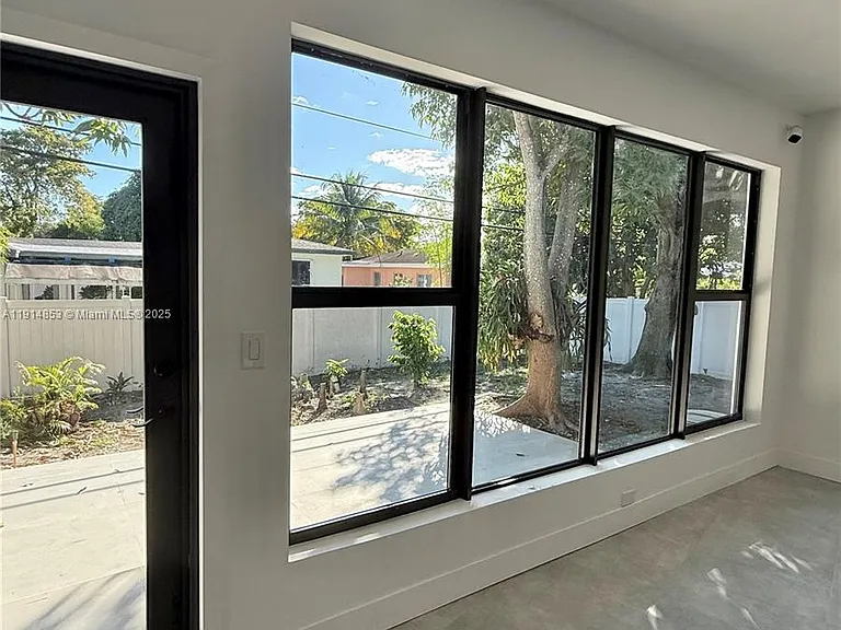 12615 N Miami Ave — Photo 45