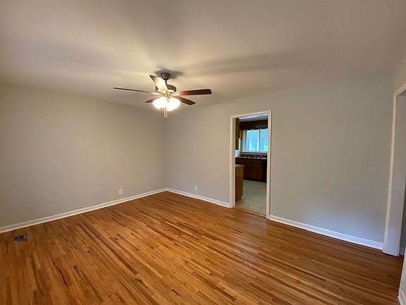 3rd image of 1003 Brookfield Dr