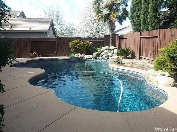 3rd image of 18 Silverhorn Ct