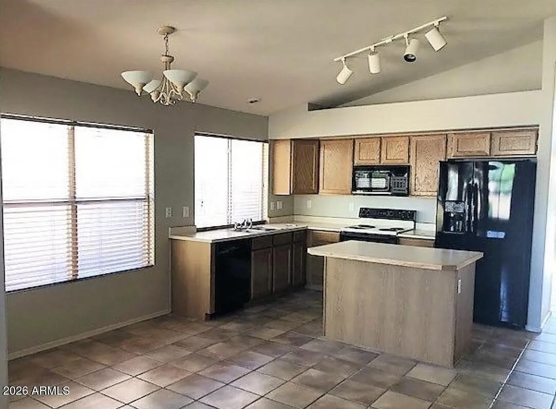 3 bed, 2.0 bath, 1655 sqft, $2,795 — Photo 4
