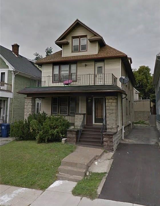 1st image of 368 E Ferry St