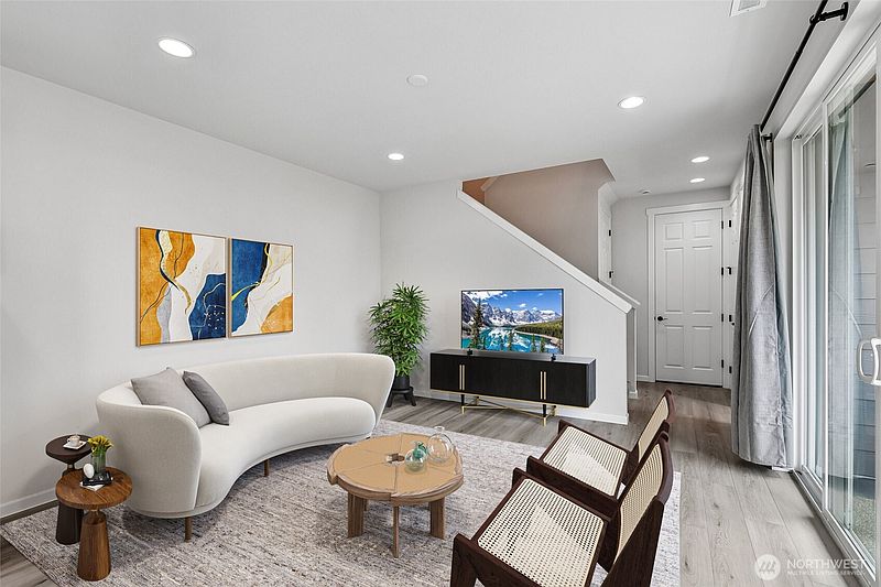 4th image of 15332 208th Avenue E #161