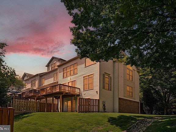 3rd image of 9546 Lagersfield Cir