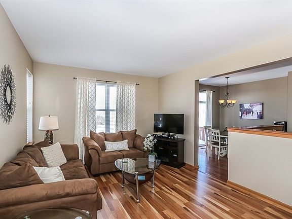 3rd image of 307 Fairmont Ct #307