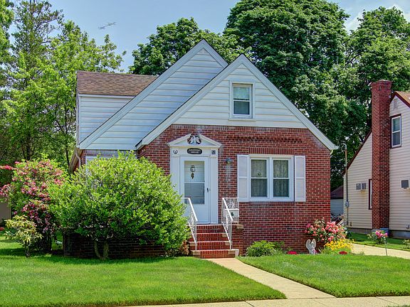 3rd image of 52 Tulip Ln