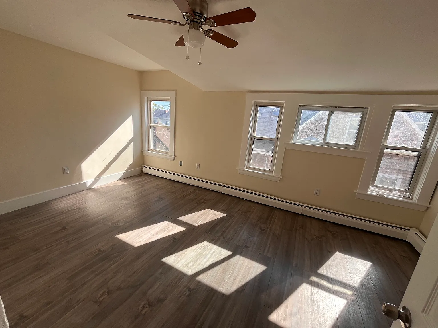 2 bed, 900 sqft, $2,600 — Photo 3