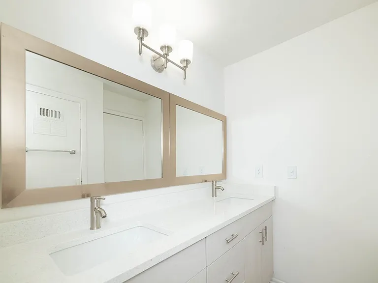 Camelot Apartments — Photo 76