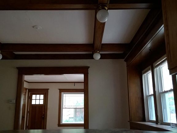 4th image of 802 Seymour Ave