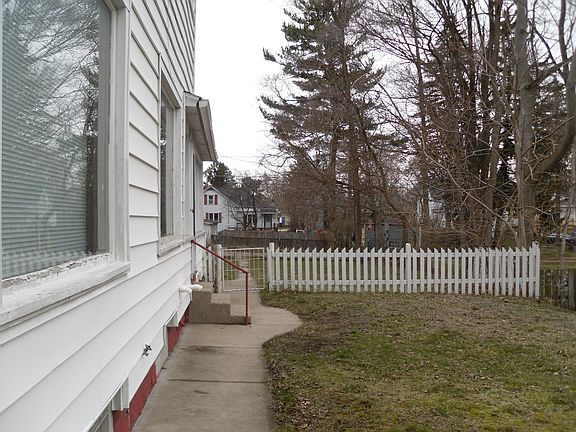 3rd image of 605 E Melendy St