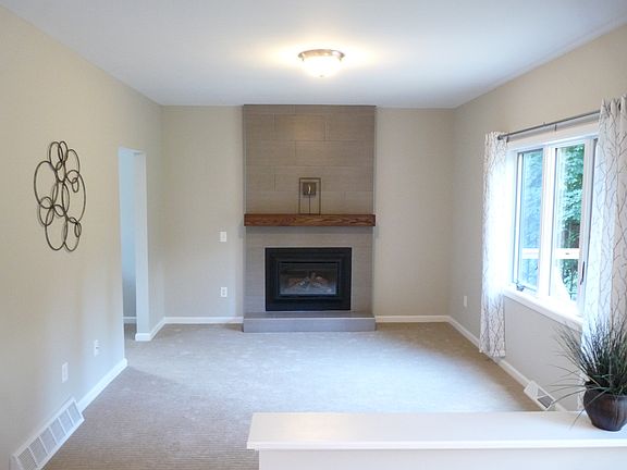 Family Room w/Gas Fireplace