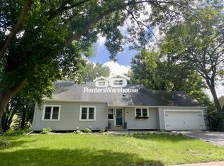 112232 Hutchins Ct, Chaska, MN 55318