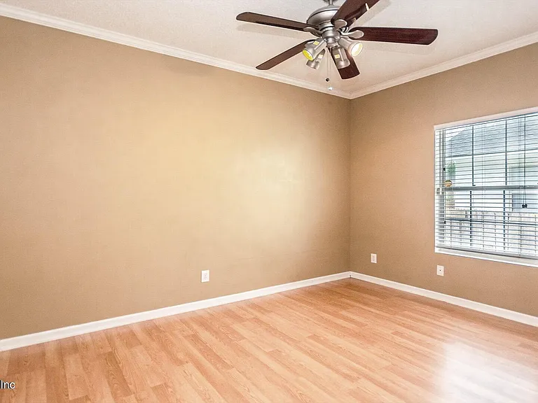 3237 Mayflower St S — Photo 16