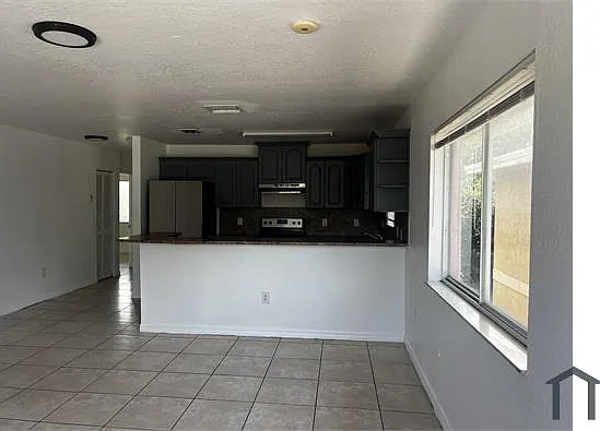 3 bed, 1178 sqft, $2,700 — Photo 3
