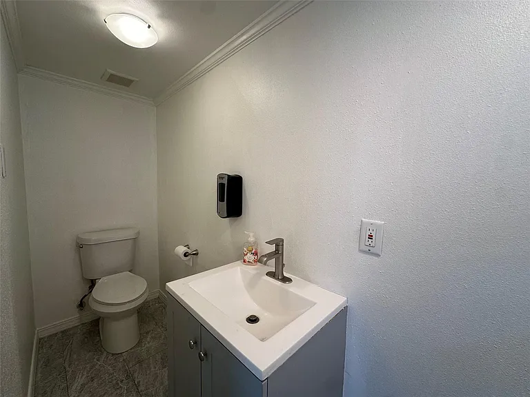 8522 Westview Dr — Photo 14