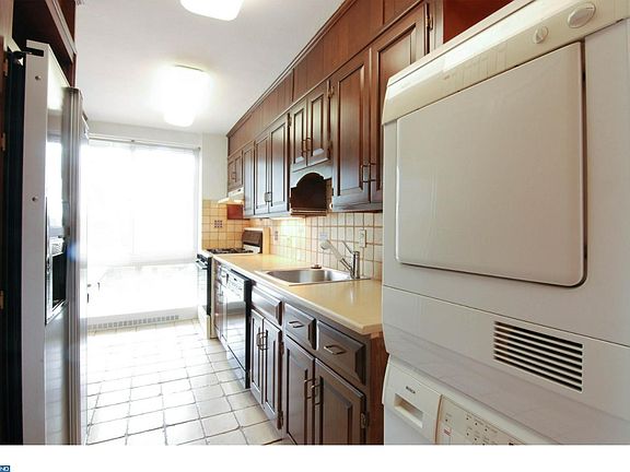 4th image of 2401 Pennsylvania Ave APT 304