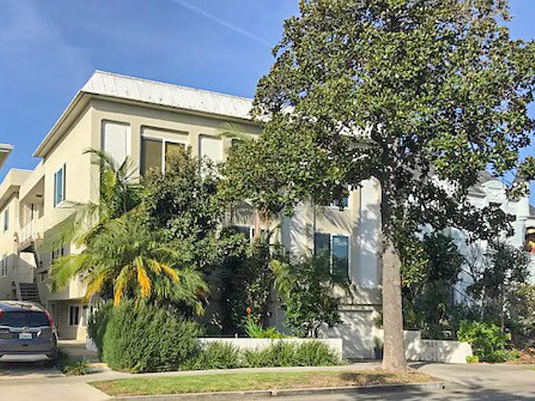 309 S Doheny Dr — Photo 1