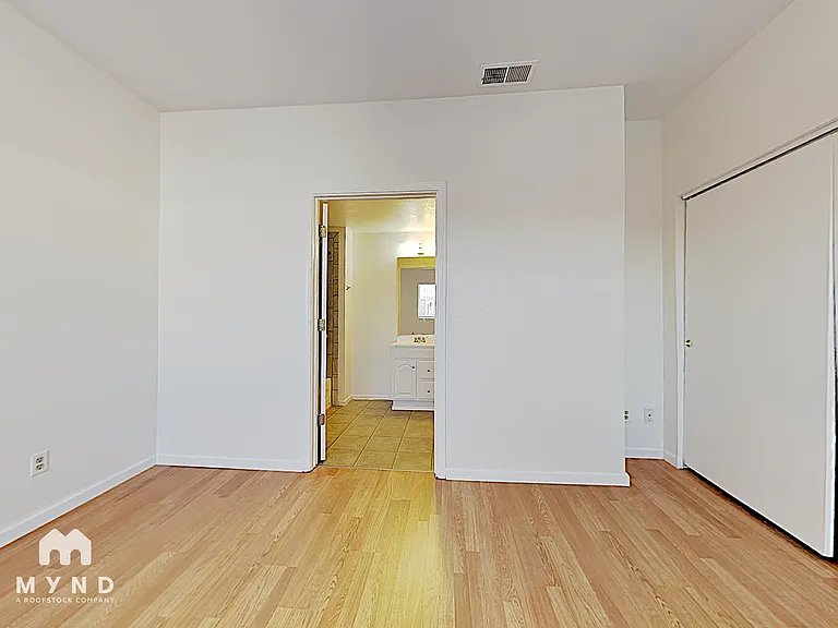 2150 Sutro St #G4 — Photo 7