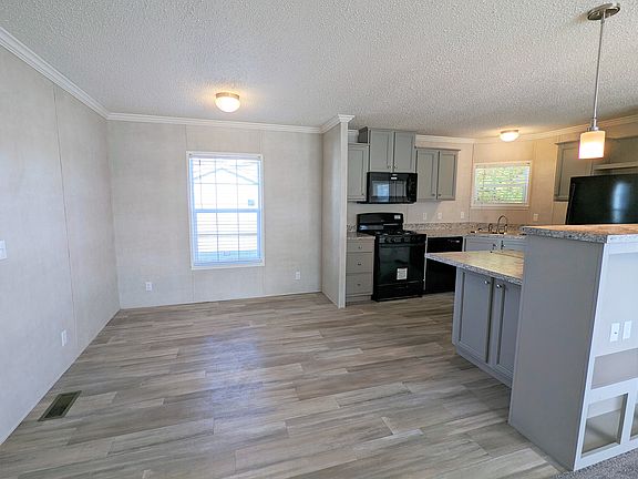 5th image of 483 Montana St #483