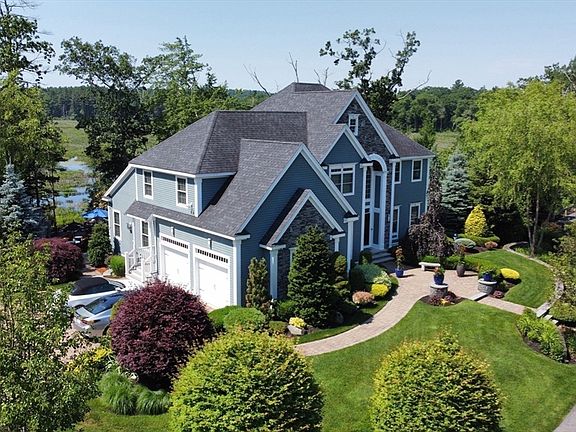 2nd image of 10 Woodbury Ln