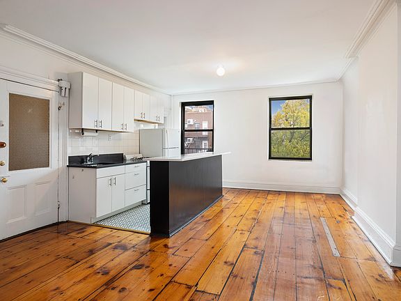 3rd image of 407 Sackett St